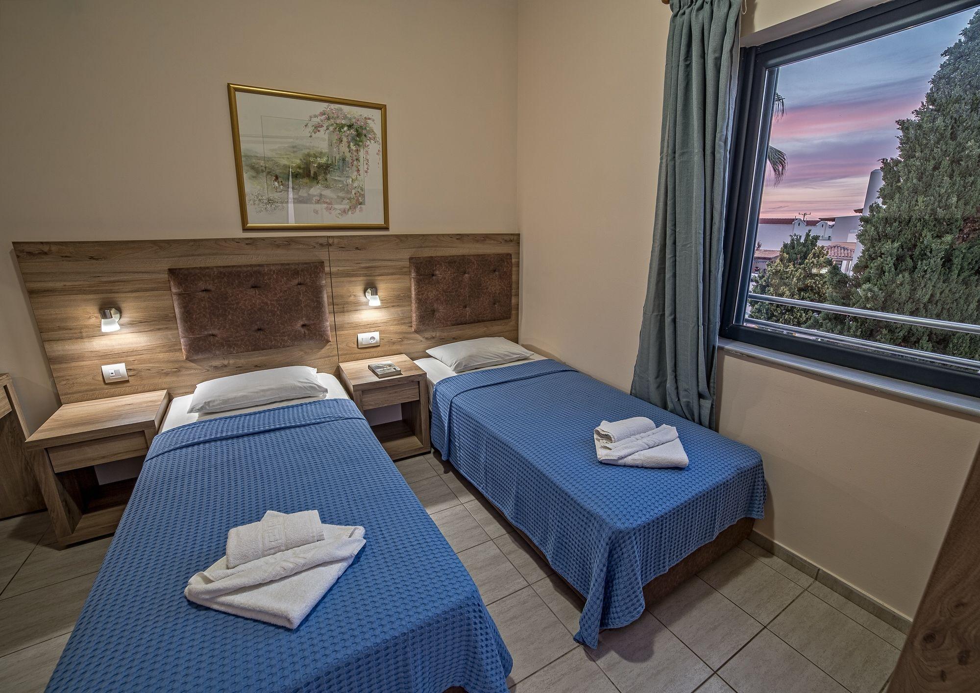 Blue Aegean Hotel & Suites Gouves Esterno foto