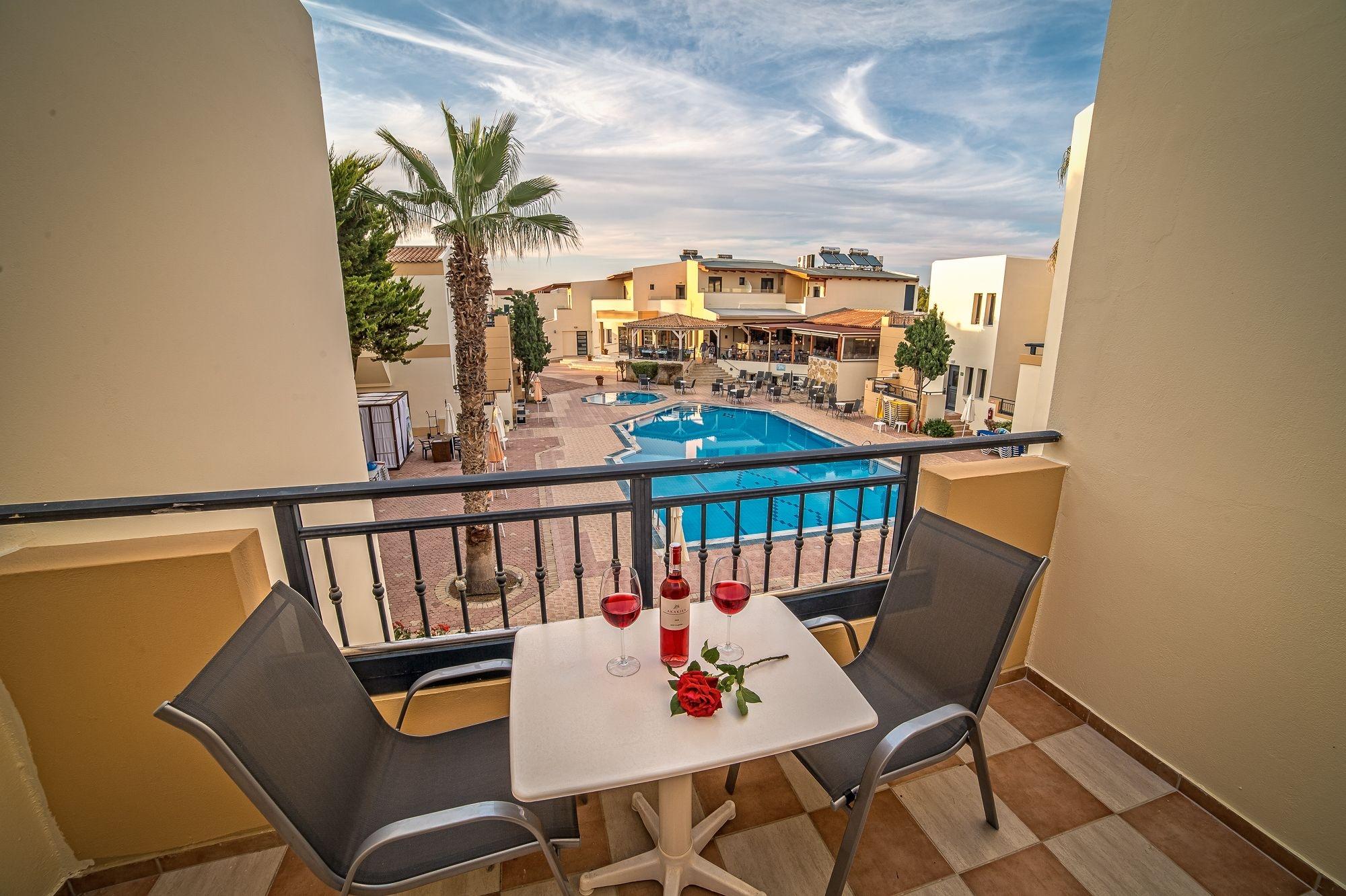 Blue Aegean Hotel & Suites Gouves Esterno foto