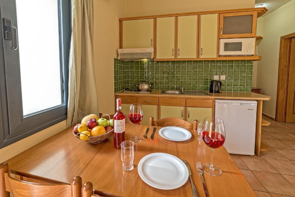 Blue Aegean Hotel & Suites Gouves Esterno foto